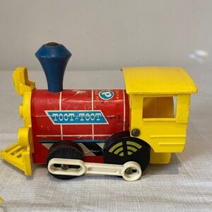Vintage Fisher Price Toot-Toot Train #643 Pull Toy